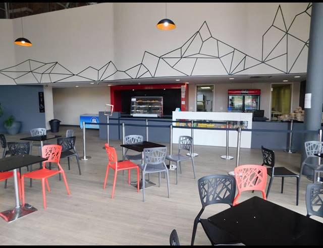 1,000M² OFFICE TO LET IN FERNDALE